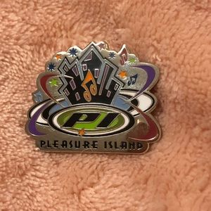 Disney Pin‼️BOGO‼️